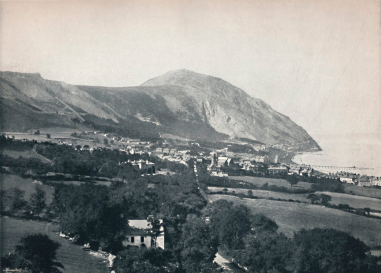 Penmaenmawr - Staden, berget och havet, 1895 av Unbekannt