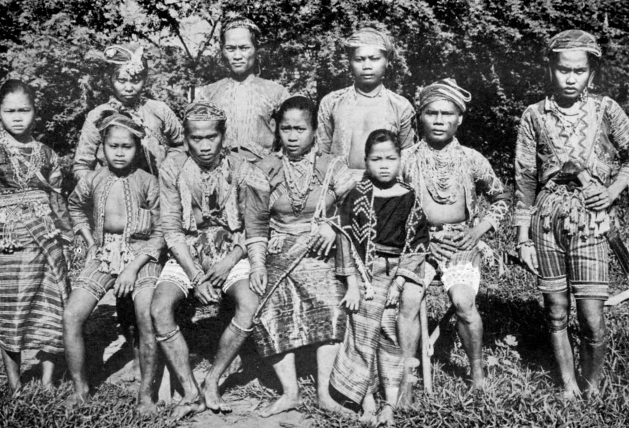 Filippinska öbor i festdräkt, 1926 av Unbekannt