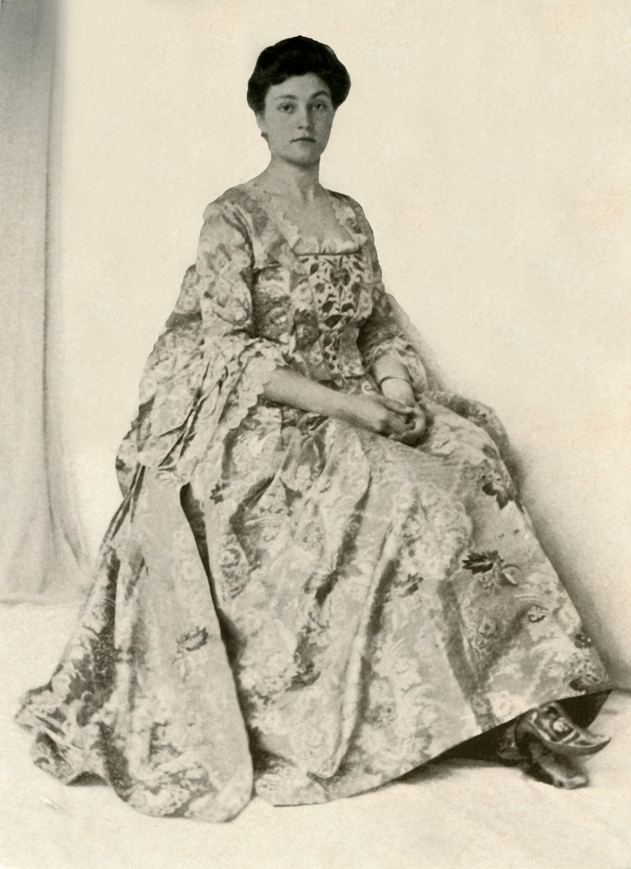 Fotografi av en kincob-brokad, med sidenbroderad stomacher, c1750, 1937. av Unbekannt