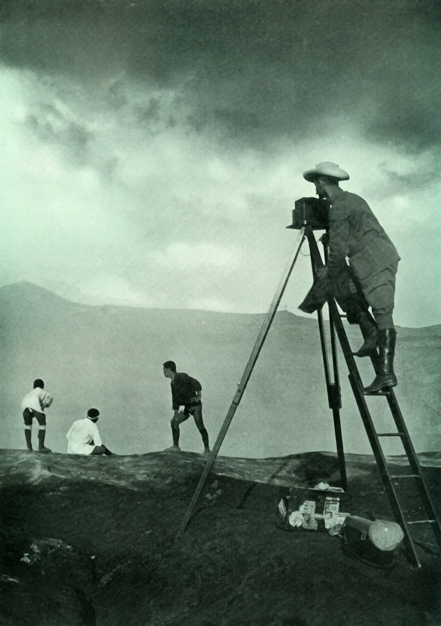Fotografering vid Craters Lip, Aso-San, 1910. av Unbekannt