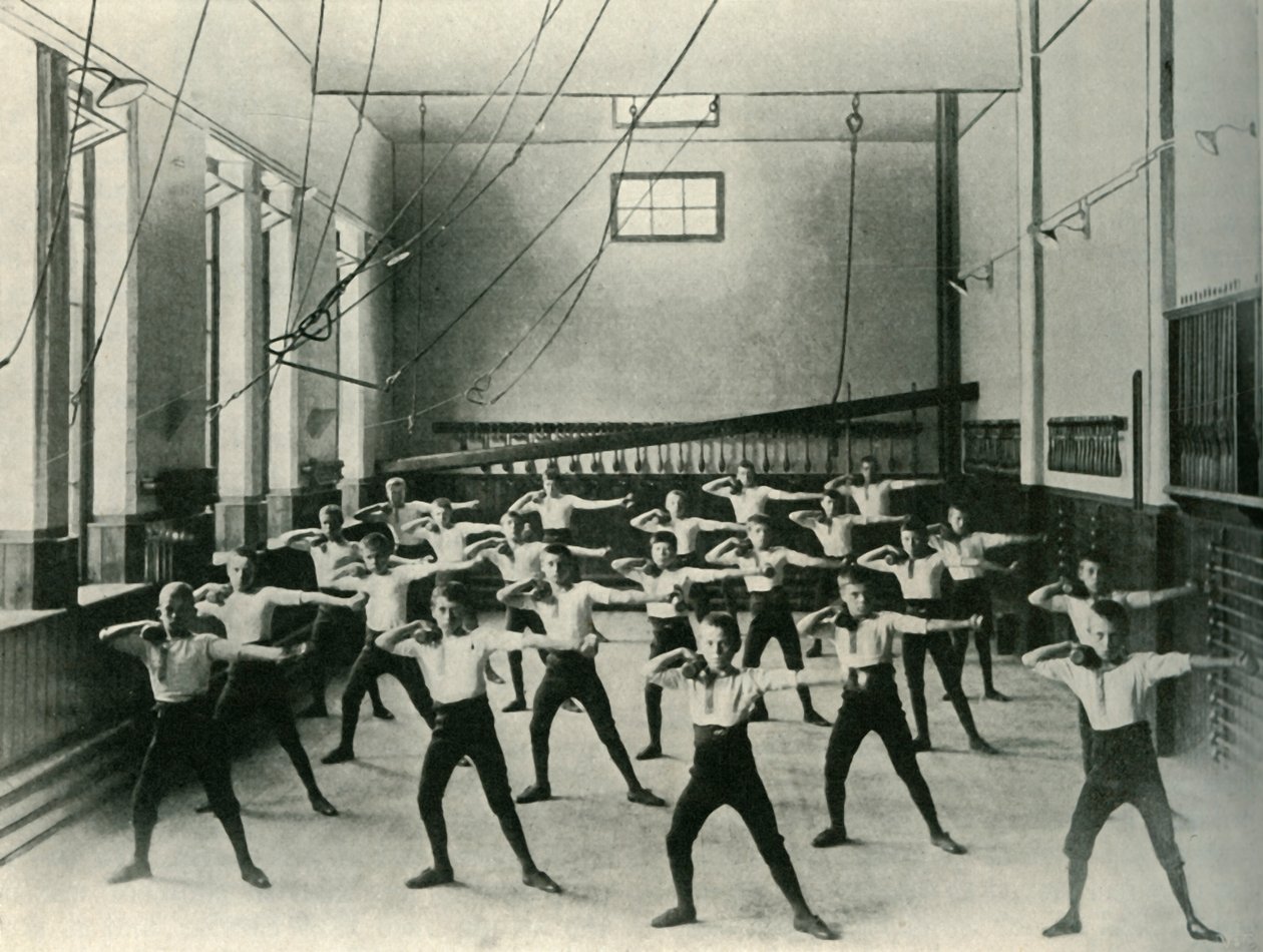 Fysiska övningar vid Royal Institution for the Deaf and Dumb, Friar Gate, Derby, 1902. av Unbekannt