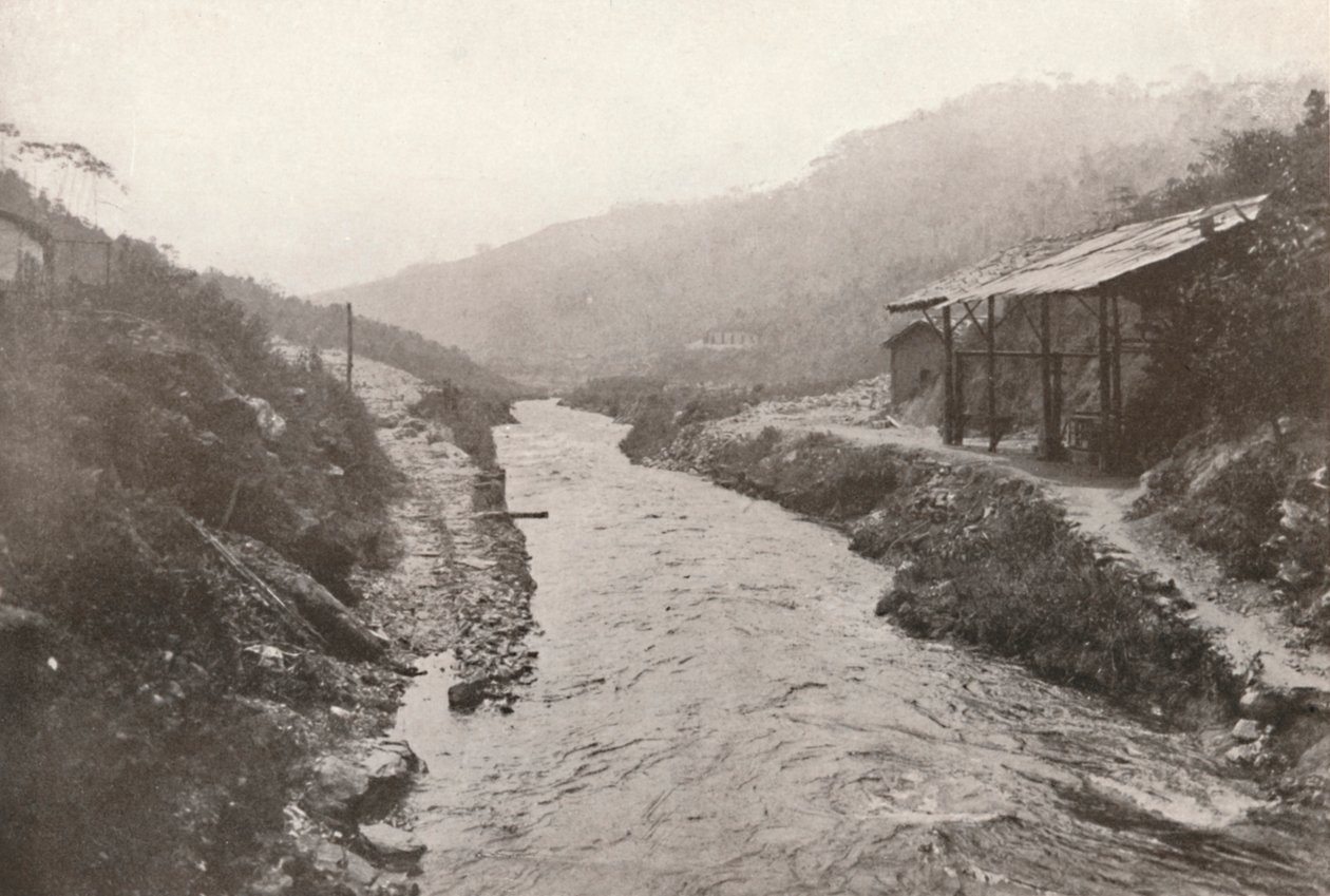 Pirahy Diversion: Se nedströms från utloppet av tunneln. 1914. av Unbekannt