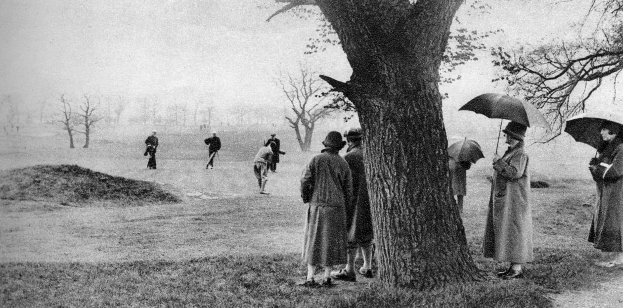 Spelar golf på Tooting Bec Common, London, 1926-1927 av Unbekannt