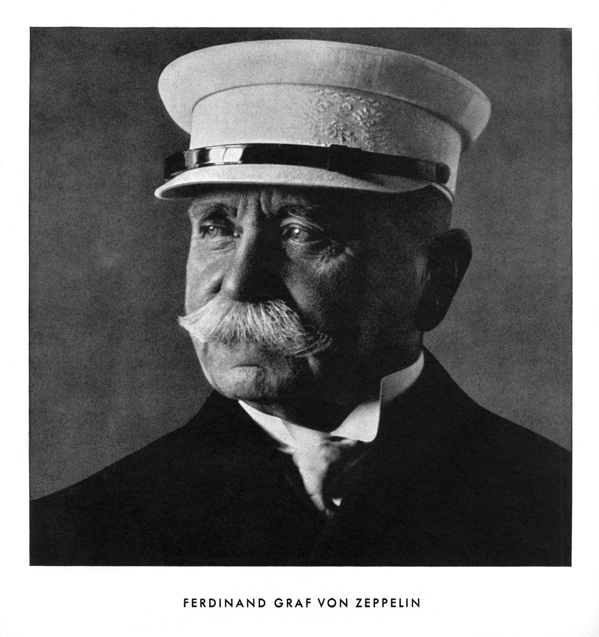 Porträtt av Ferdinand, Graf von Zeppelin, tidigt 1900-tal 1933 av Unbekannt