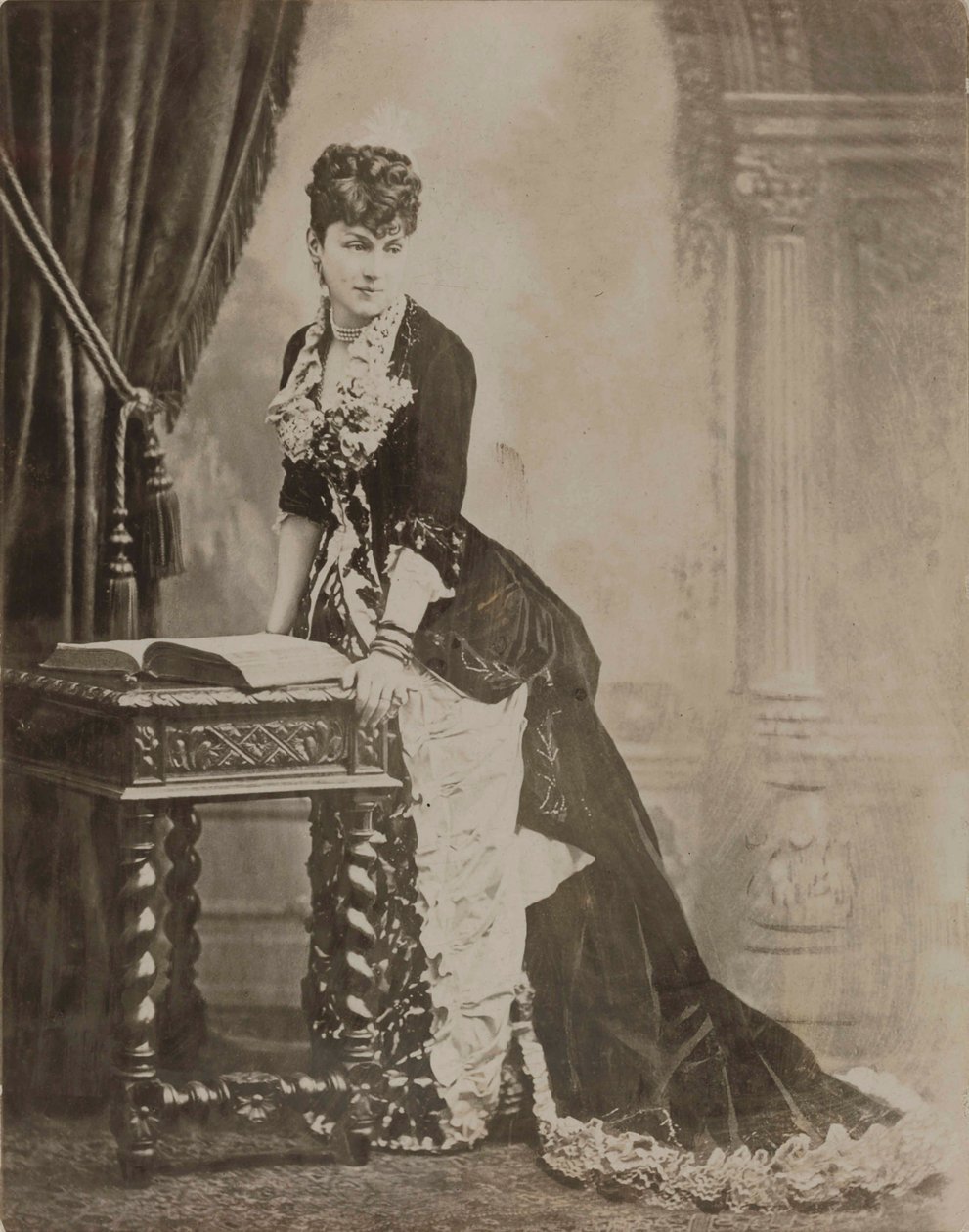 Porträtt av Marquise Marie Arconati Visconti, född Peyrat 1840-1923, 1870. av Unbekannt