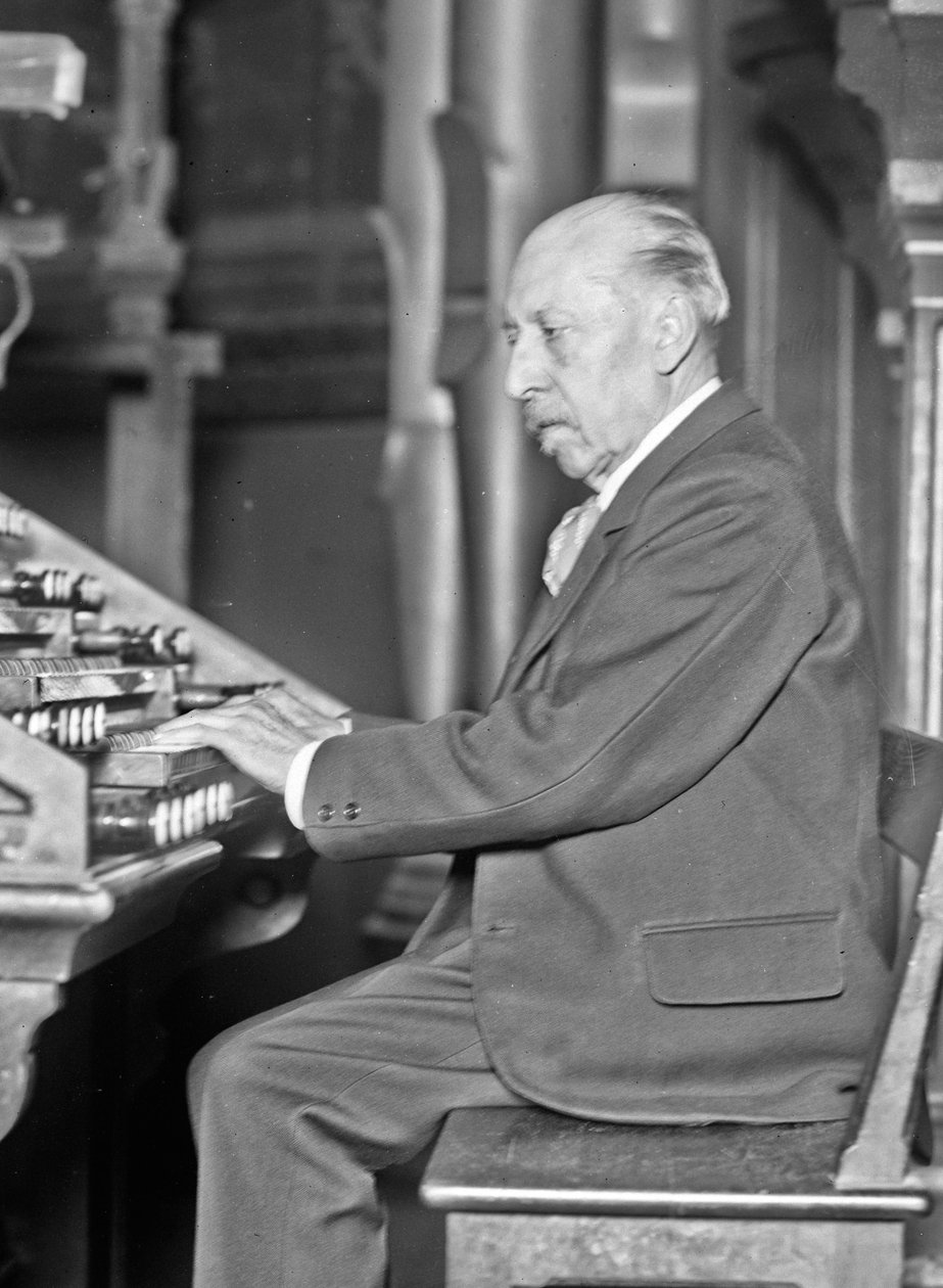 Porträtt av organisten och kompositören Charles-Marie Widor 1844-1937, 1927. av Unbekannt