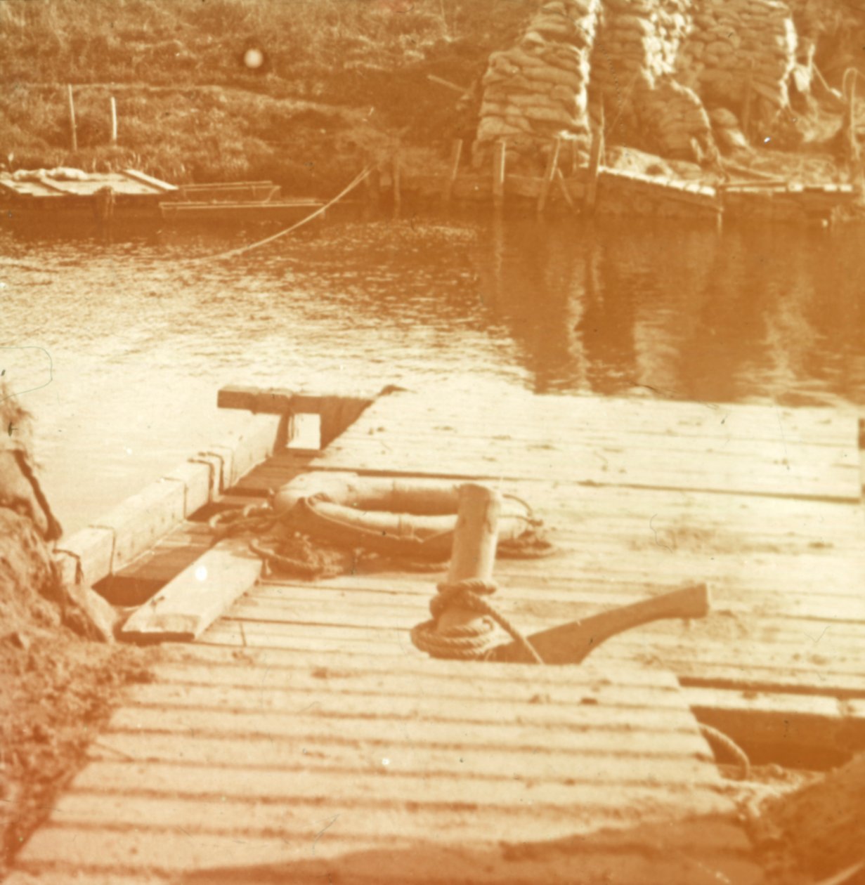 Post på flodstranden, Diksmuide, Belgien c1914-c1918 av Unbekannt