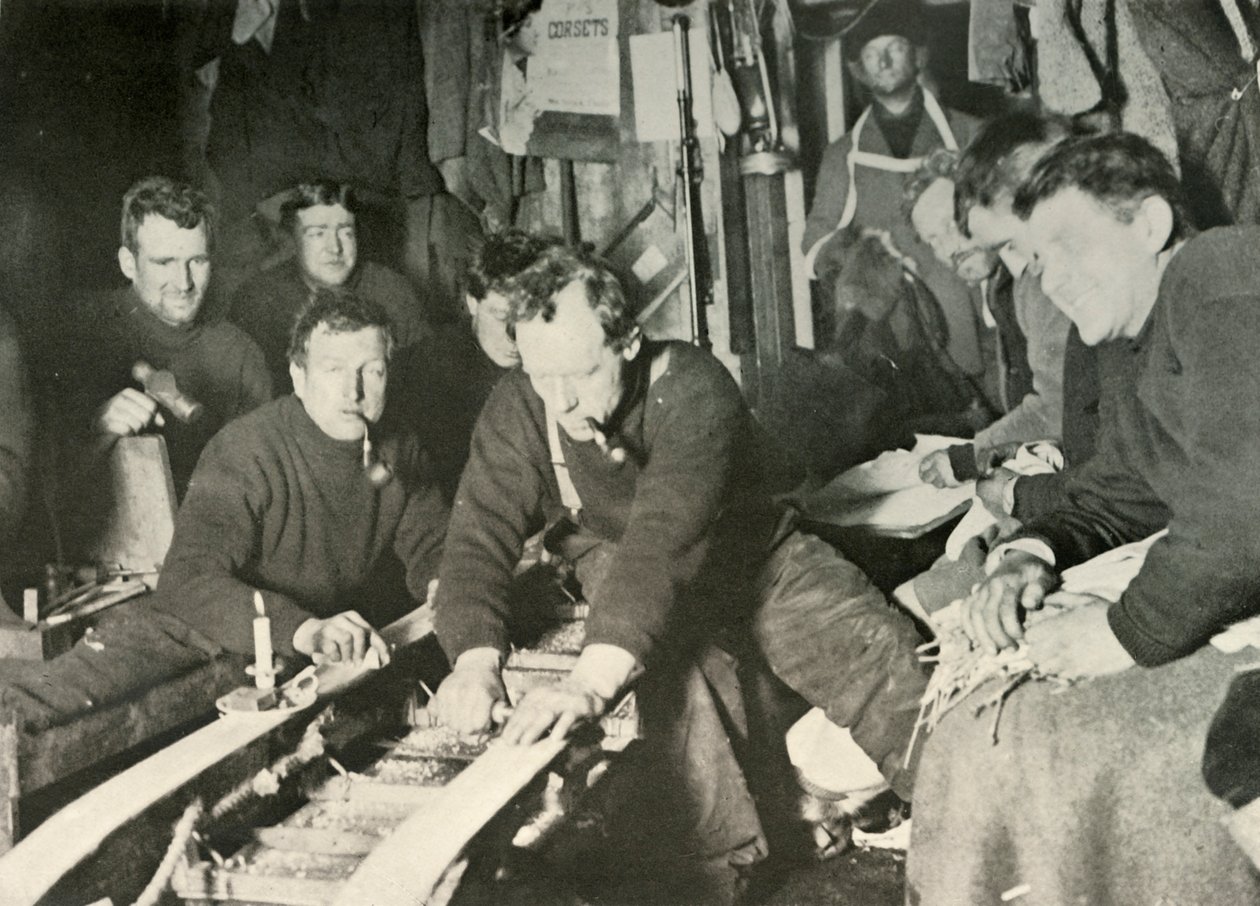 Att förbereda en släde under vintern, 1908, 1909 av Unbekannt