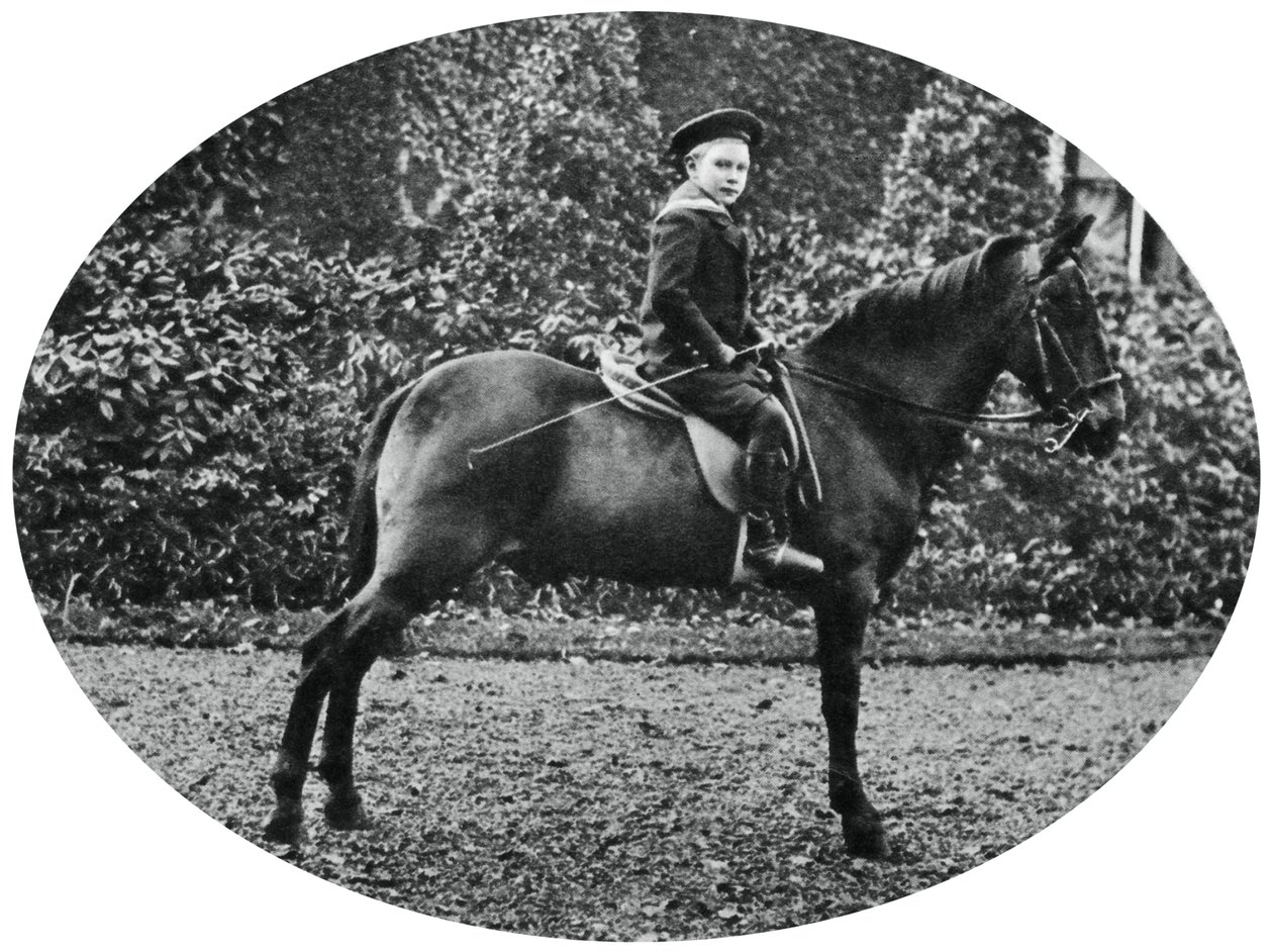 Prins Albert Windsor vid sex års ålder, sittande på en häst, 1902 av Unbekannt