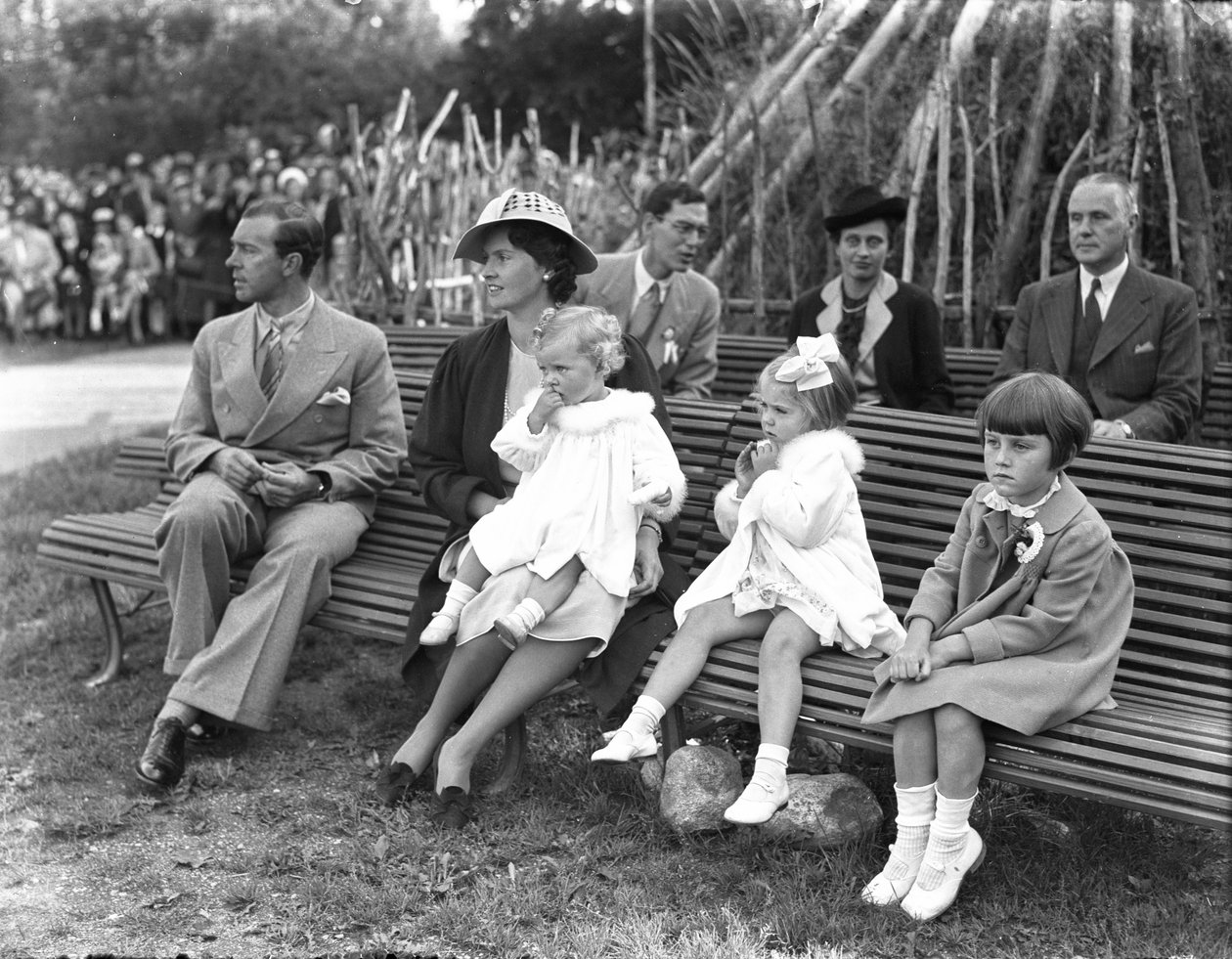 Prins Gustav Adolf, Prinsessan Sibylla med barn, Barnens dag, Stockholm, 1938. av Unbekannt
