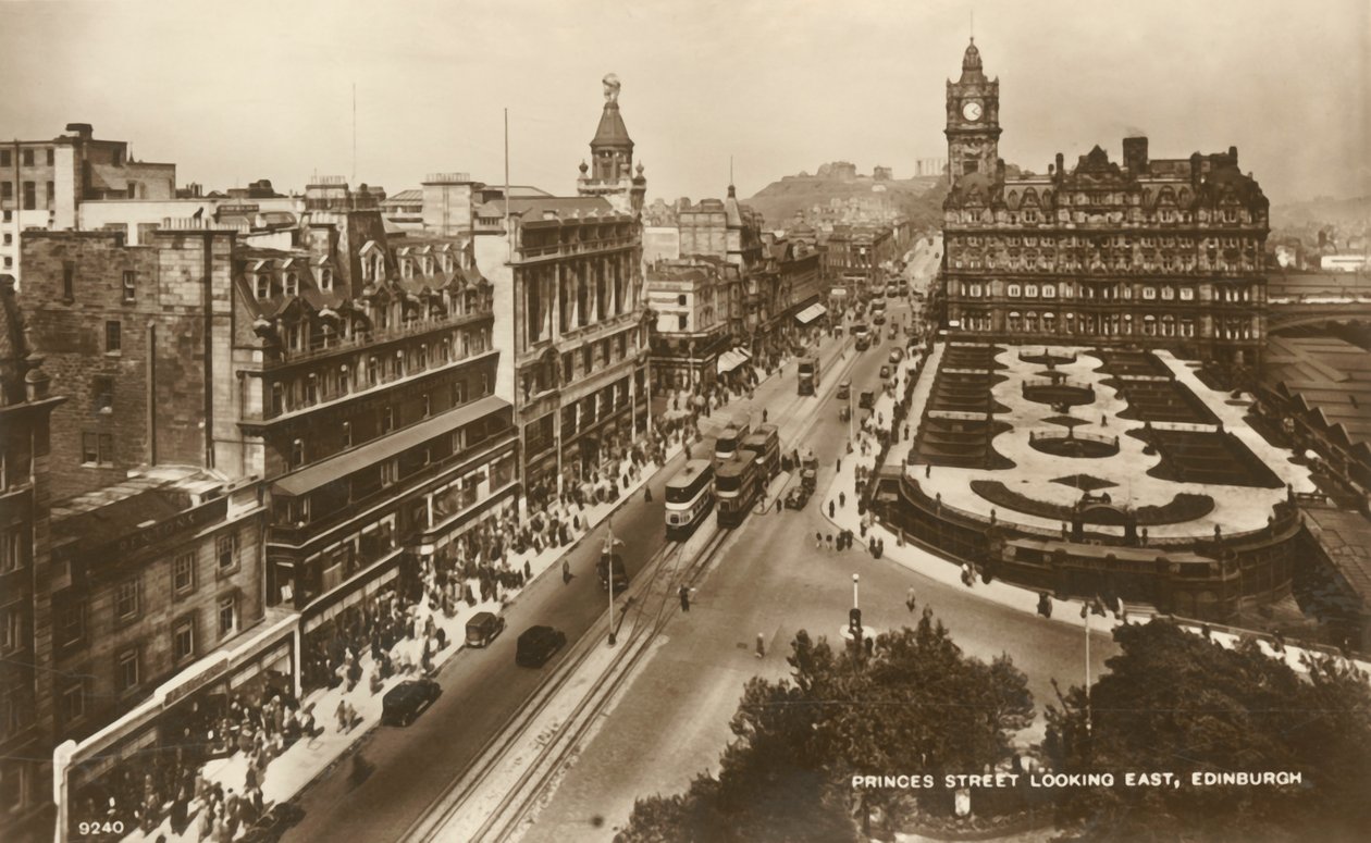 Princes Street Looking East, Edinburgh, c1920-talet. av Unbekannt