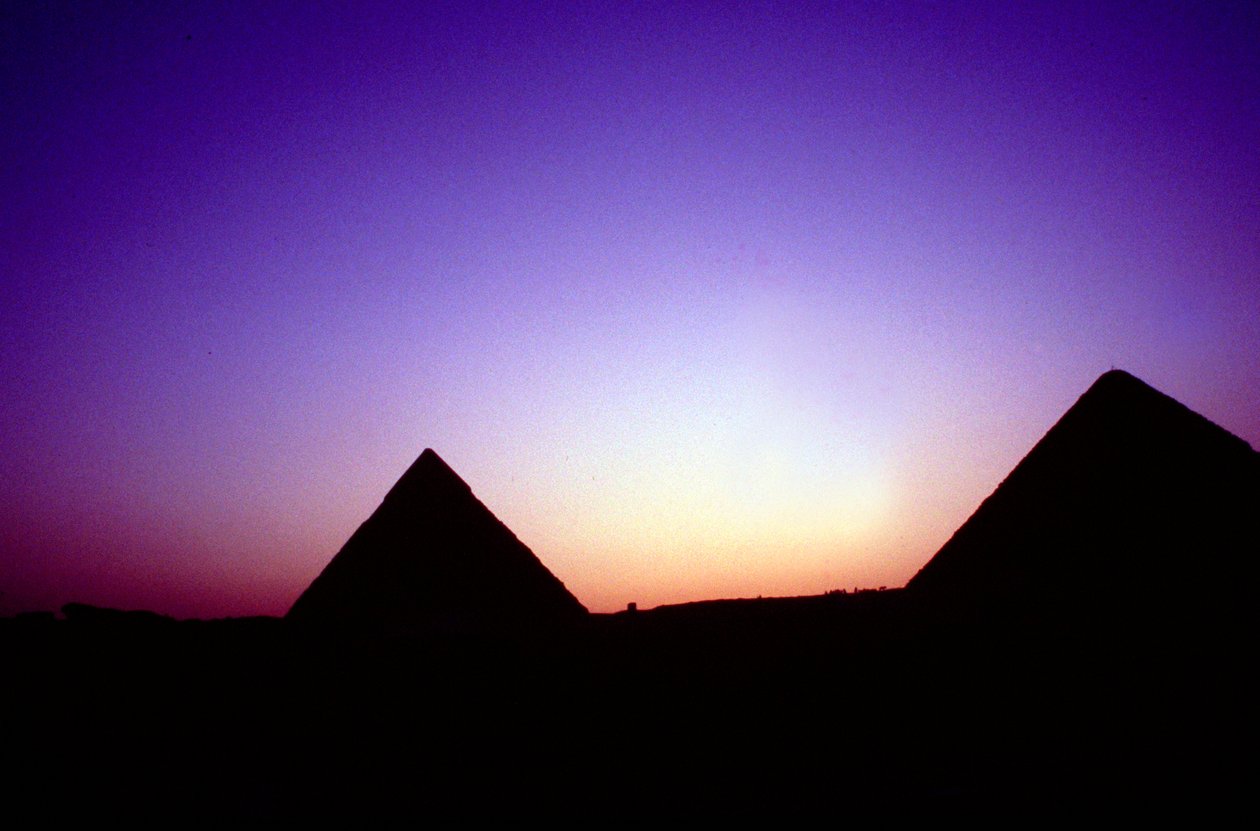 Pyramiderna i Giza, Egypten, vid solnedgången, c2500-talet f.Kr av Unbekannt