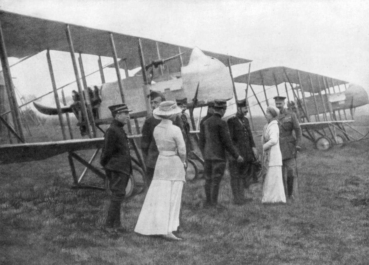 Drottning Elisabeth av Belgien på besök av allierade piloter, c1915 av Unbekannt