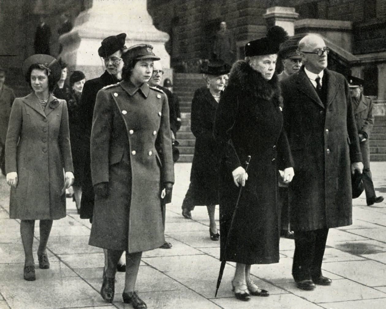 Drottning Mary, prinsessan Elizabeth, prinsessan Margaret..., vapenstilleståndsdag, 1945, 1951. av Unbekannt