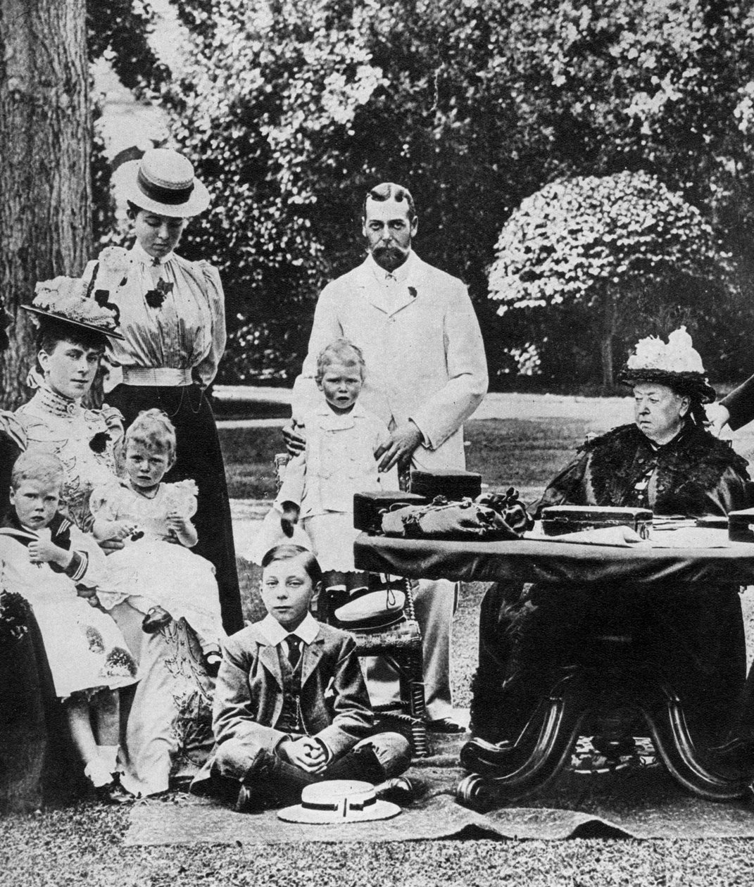 Drottning Victoria med familj på Osborne House, sent 1800-tal av Unbekannt