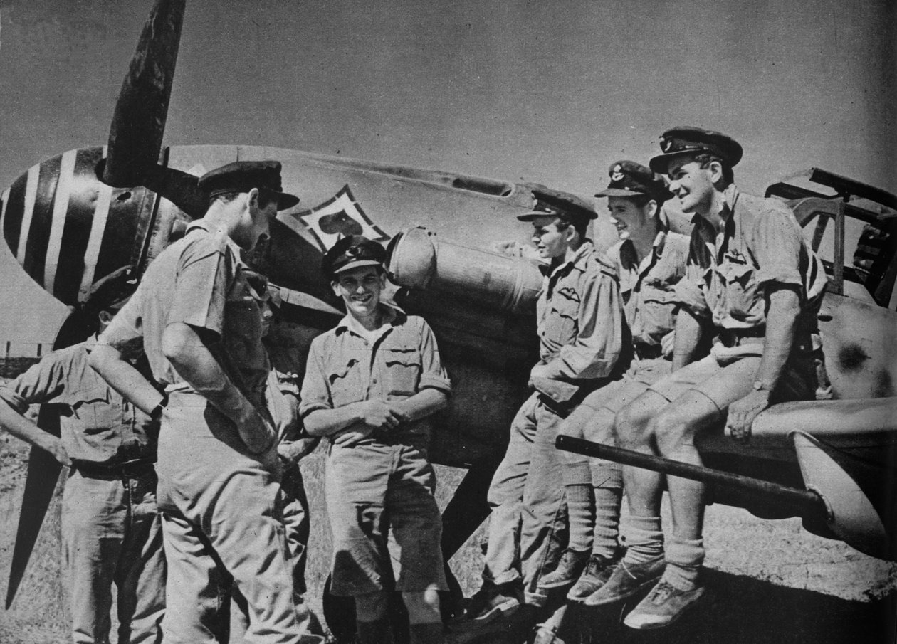 R.A.F bidrar med sin magnifika kvot, 1943-44 av Unbekannt