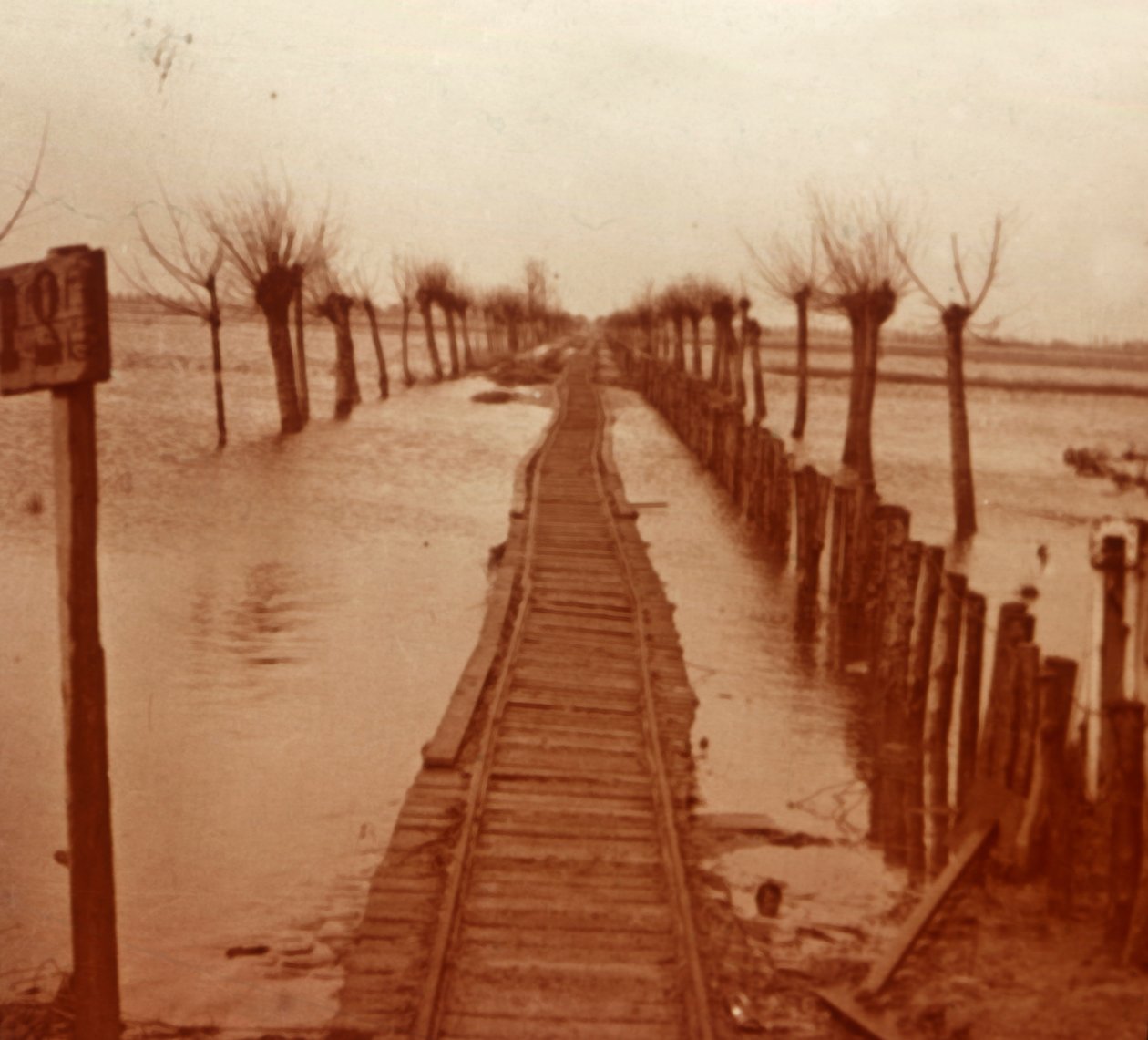 Järnvägslinje, Nieuwpoort, Flandern, Belgien, c1914-c1918 av Unbekannt
