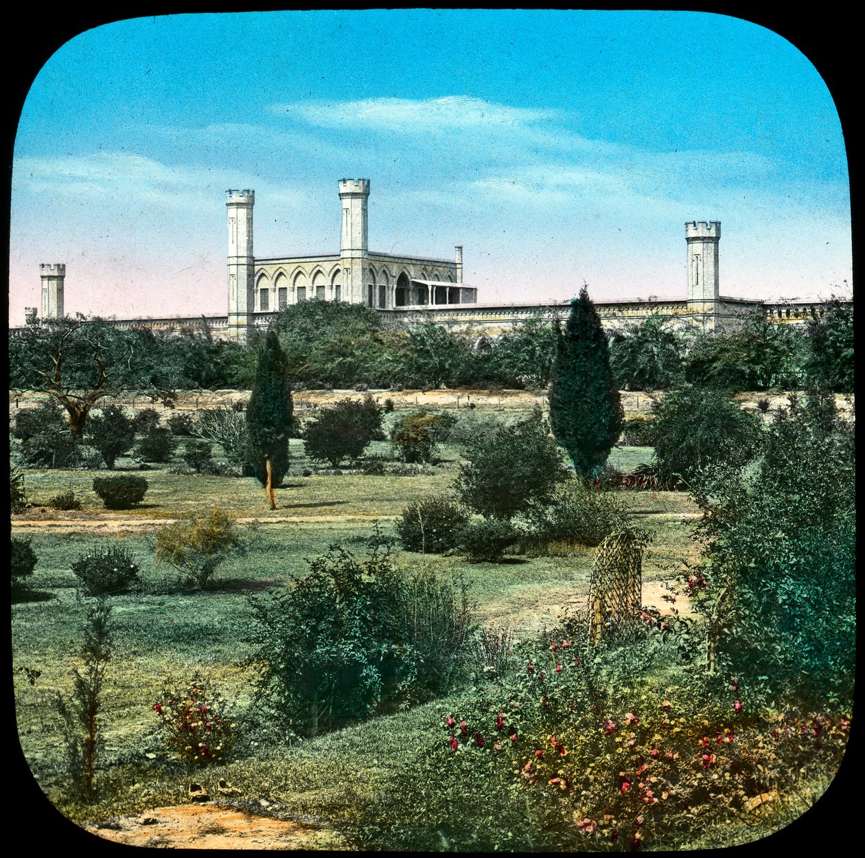 Järnvägsstation, från Queens Garden, Delhi, Indien, sent 1800- eller tidigt 1900-tal av Unbekannt