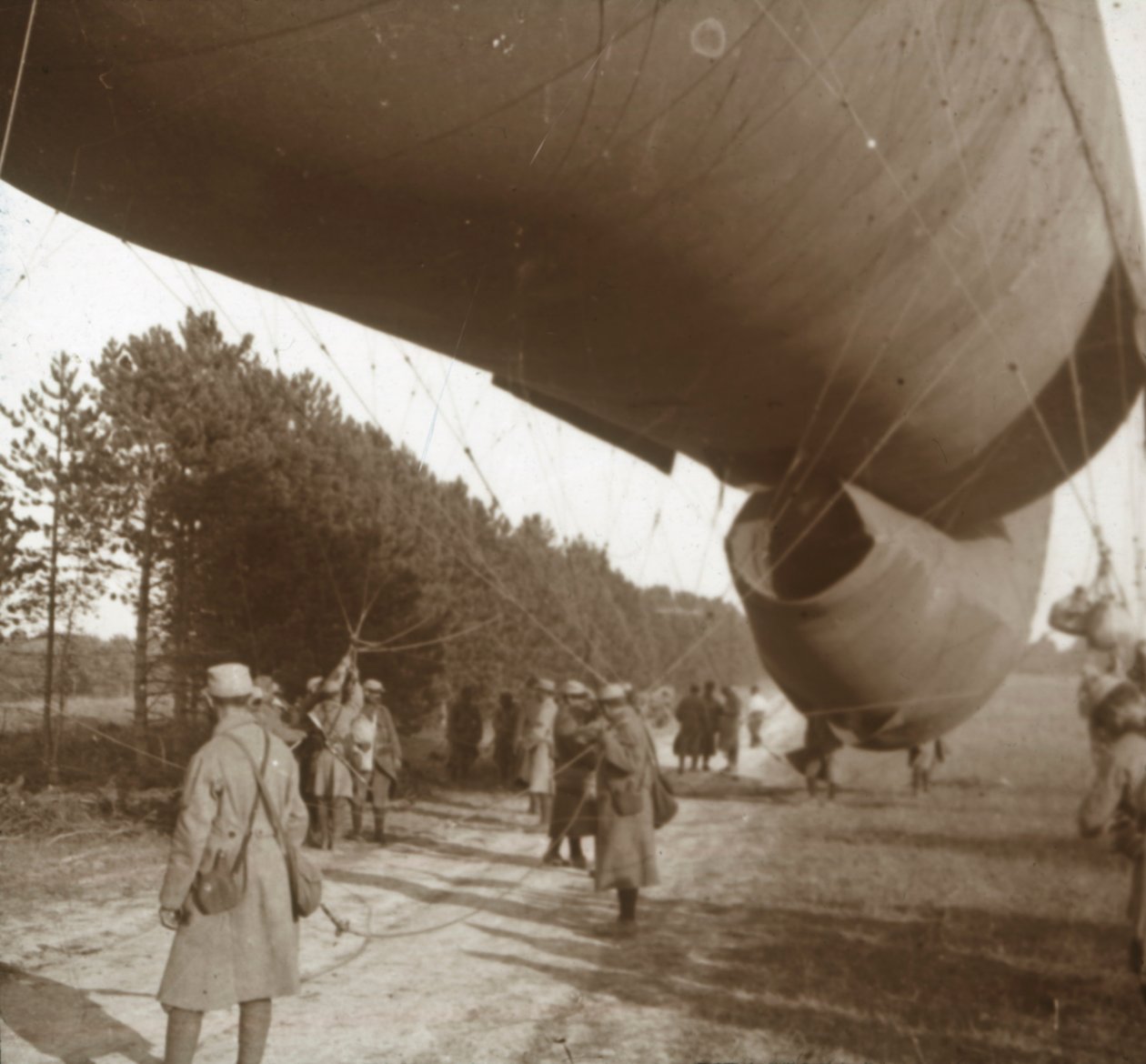 Resning av en observationsballong, Somme, norra Frankrike, 1916 av Unbekannt