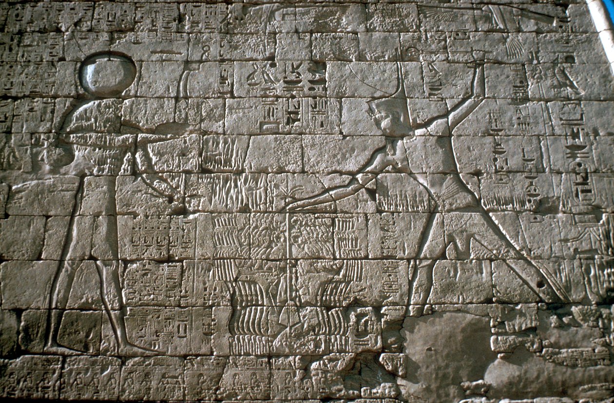 Ramses III slår sina fiender före Amun-Ra, bårhustemplet, Medinet Habu, Egypten, c1100-talet f.Kr. av Unbekannt