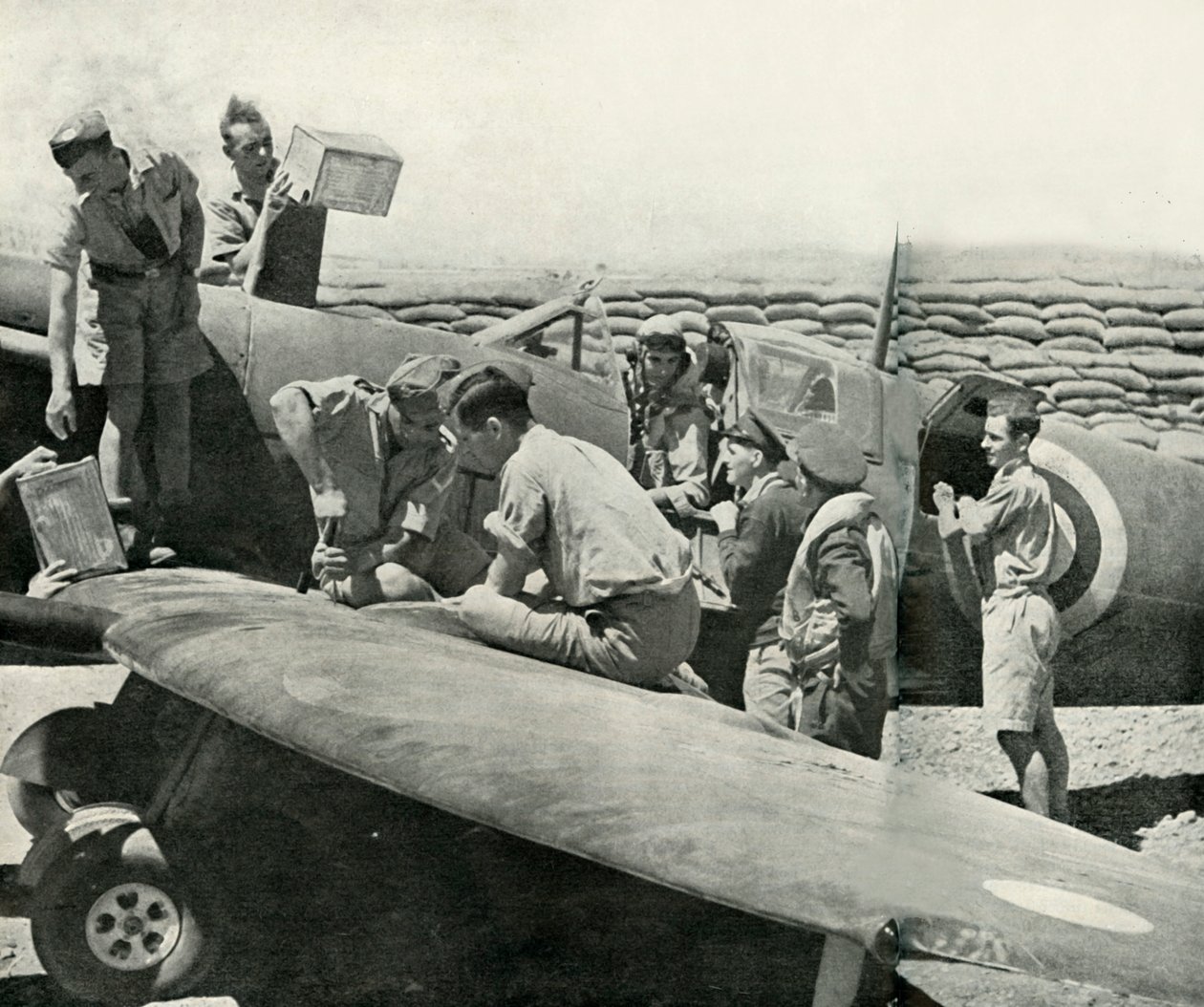 Tankning och återupprustning av Spitfire-jaktare, Malta, andra världskriget, 1942 1944. av Unbekannt