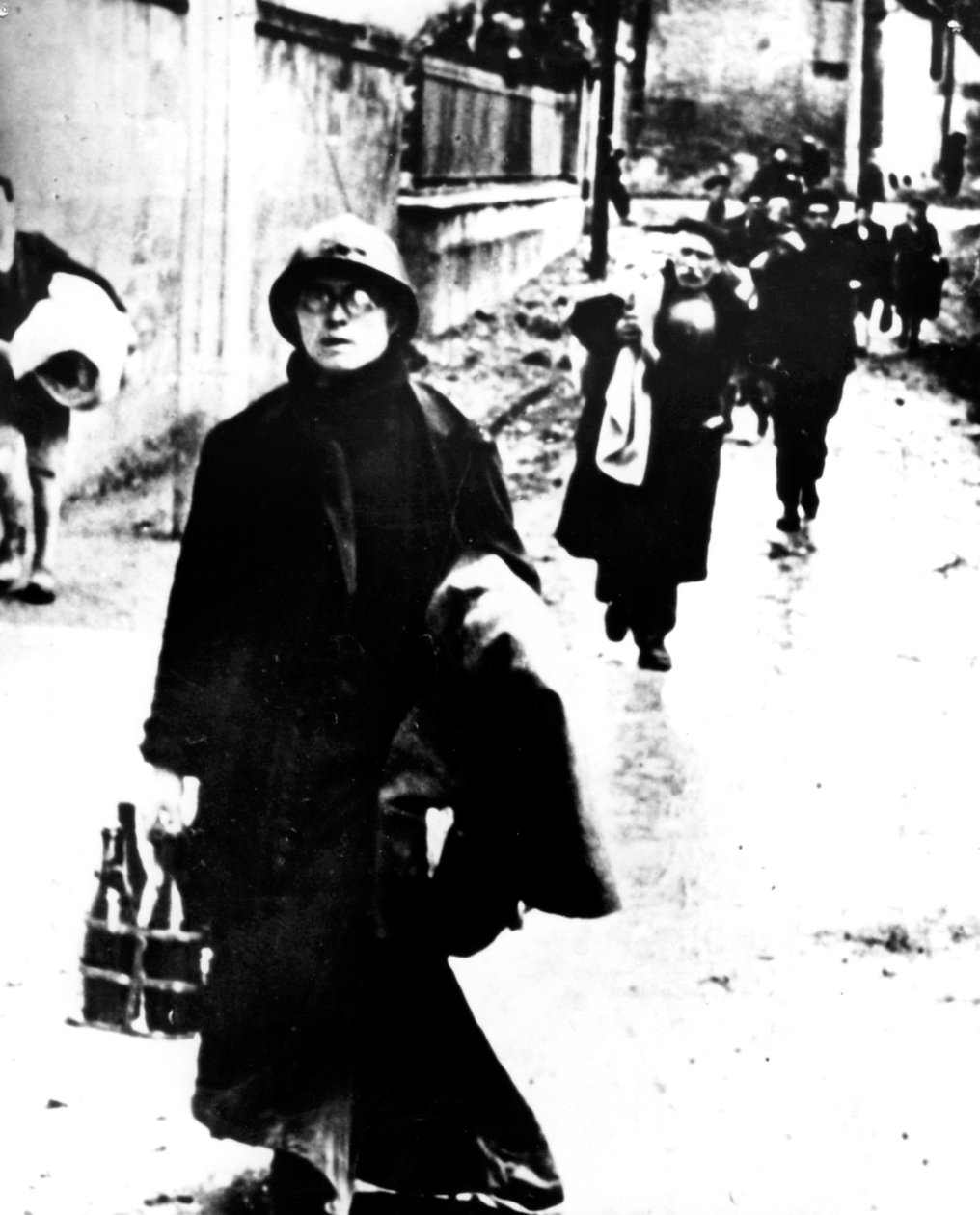 Flyktingar som lämnar en stad i Normandie, Frankrike, andra världskriget, 1940-1944 av Unbekannt