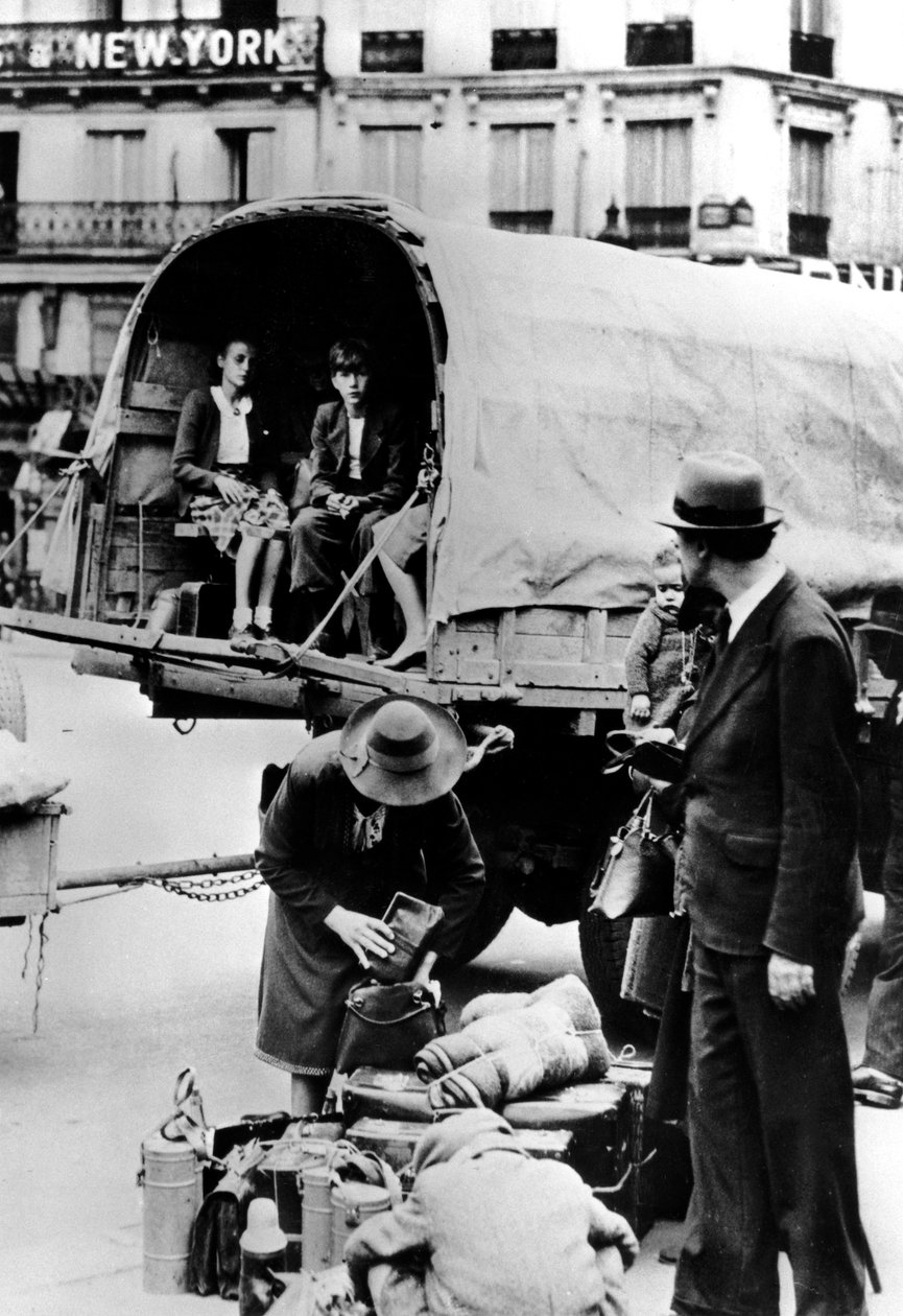 Flyktingar på väg hem, Paris, juli 1940 av Unbekannt