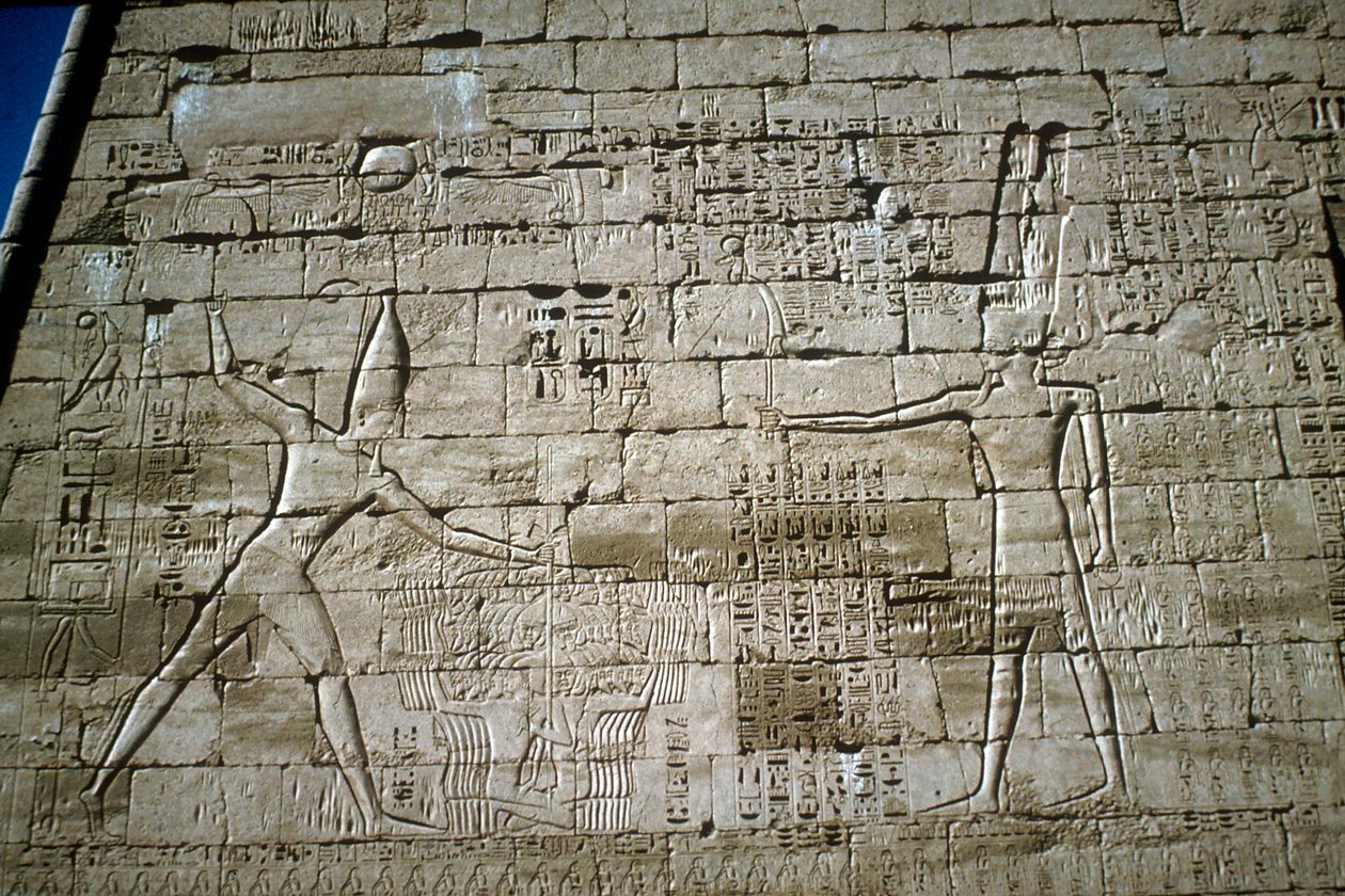Relief av Ramses III som slår fiender, Ramses III:s bårhustempel, Medinet Habu, c1200 f.Kr. av Unbekannt