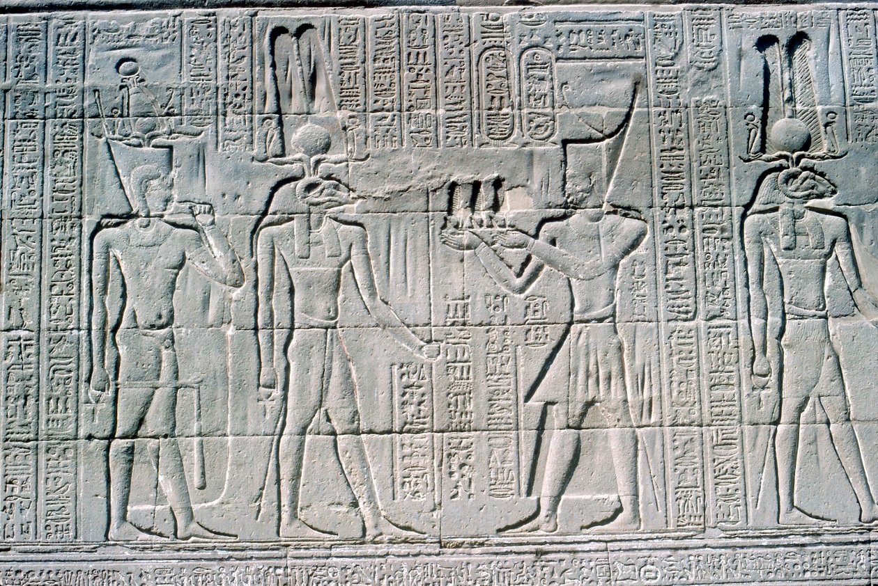 Relief av farao före Khnum, Khnums tempel, ptolemaiska och romerska perioder av Unbekannt