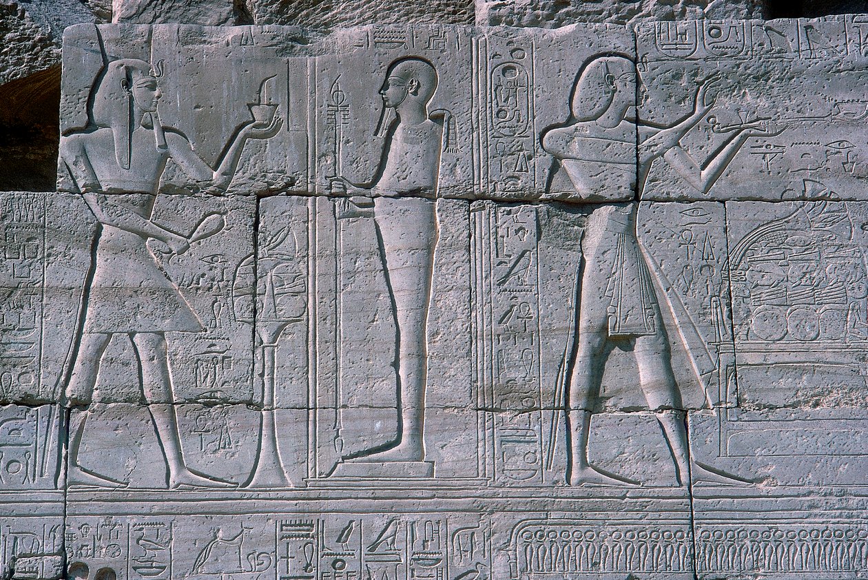 Relief som visar Ramses II före Ptah, Ramesseum, Ramses II-templet, Luxor, Egypten, c1250 f.Kr. av Unbekannt