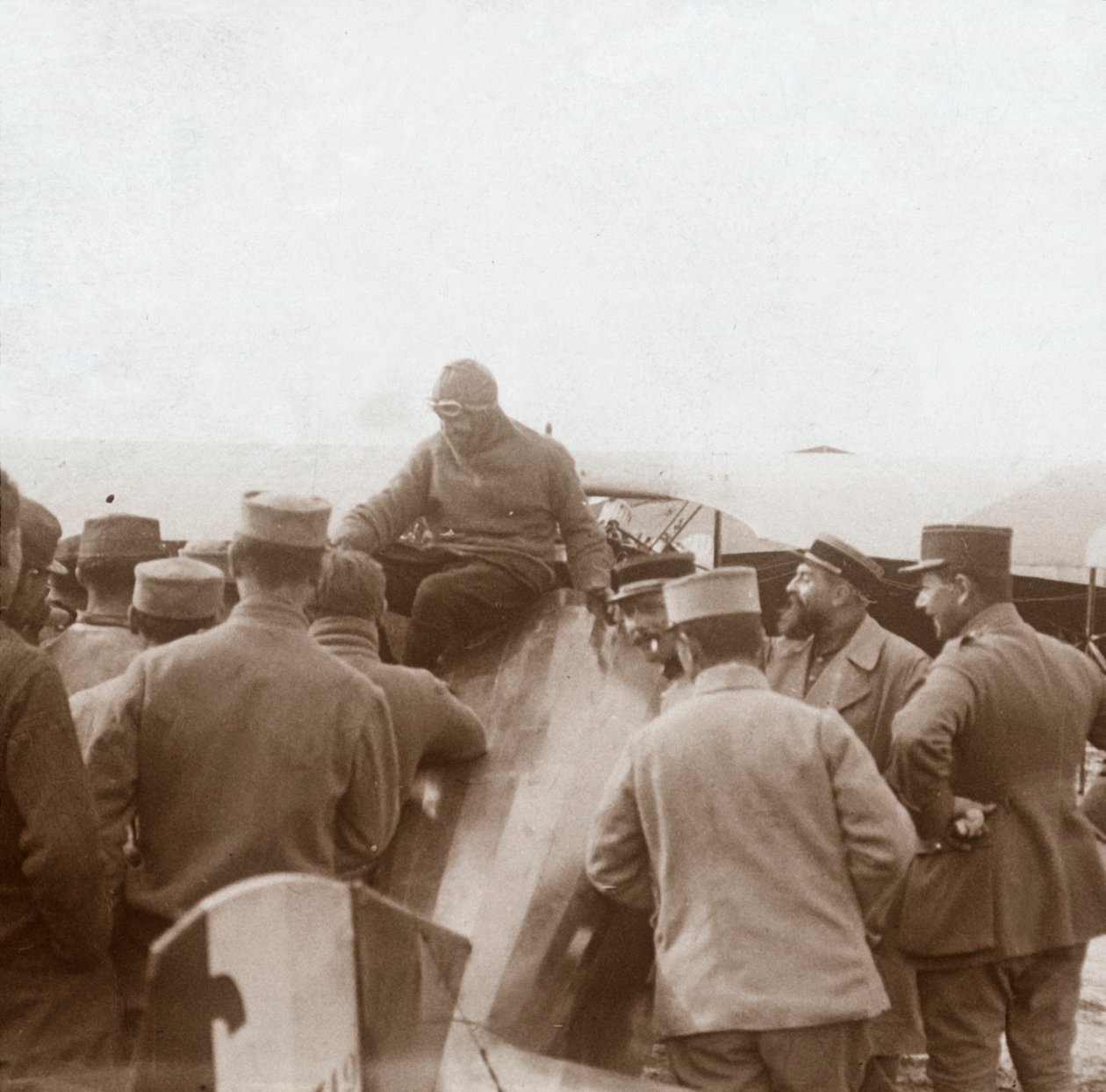Återvänder från ett uppdrag, c1914-c1918 av Unbekannt