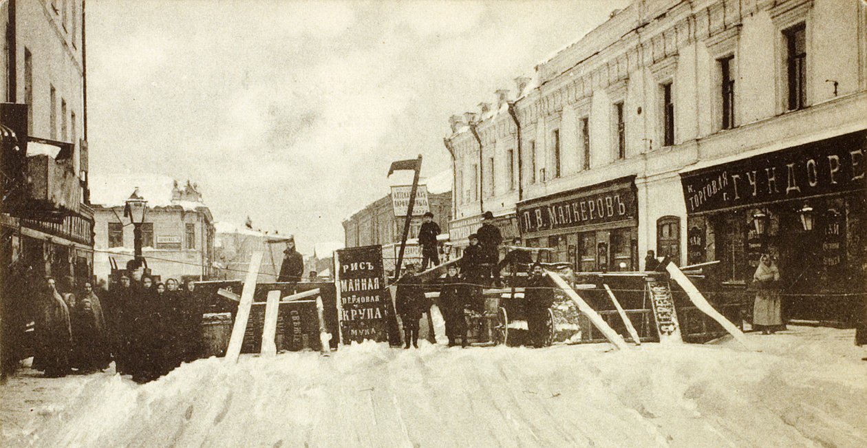 Revolutionära barrikader på Seleznevskaya Street, Moskva, Ryssland, under upproret 1905 av Unbekannt