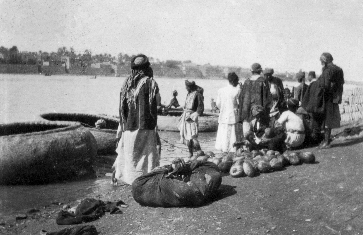 Flodfarkost lastad med meloner, Tigrisfloden, Bagdad, Irak, 1917-1919 av Unbekannt