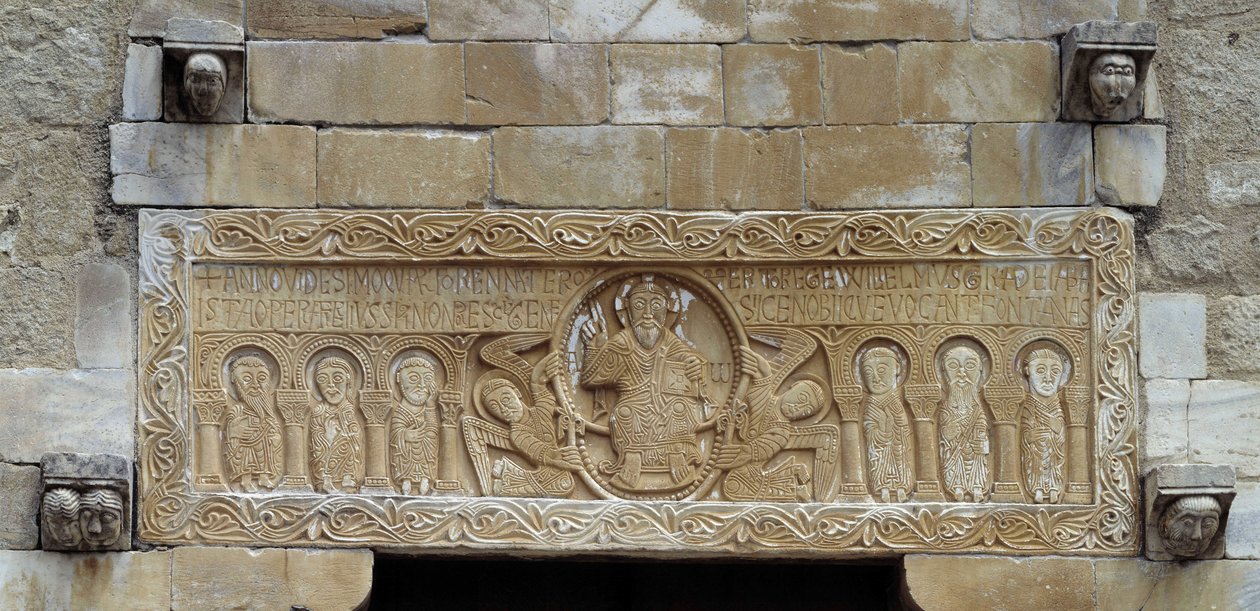 Romansk konst: överliggare som representerar en grupp apoloner som omger Kristus som stöds av två änglar. Kyrkan Saint Michael of Saint Genis des Fontaines. 1000-talet (Östra Pyrenéerna) av Unbekannt