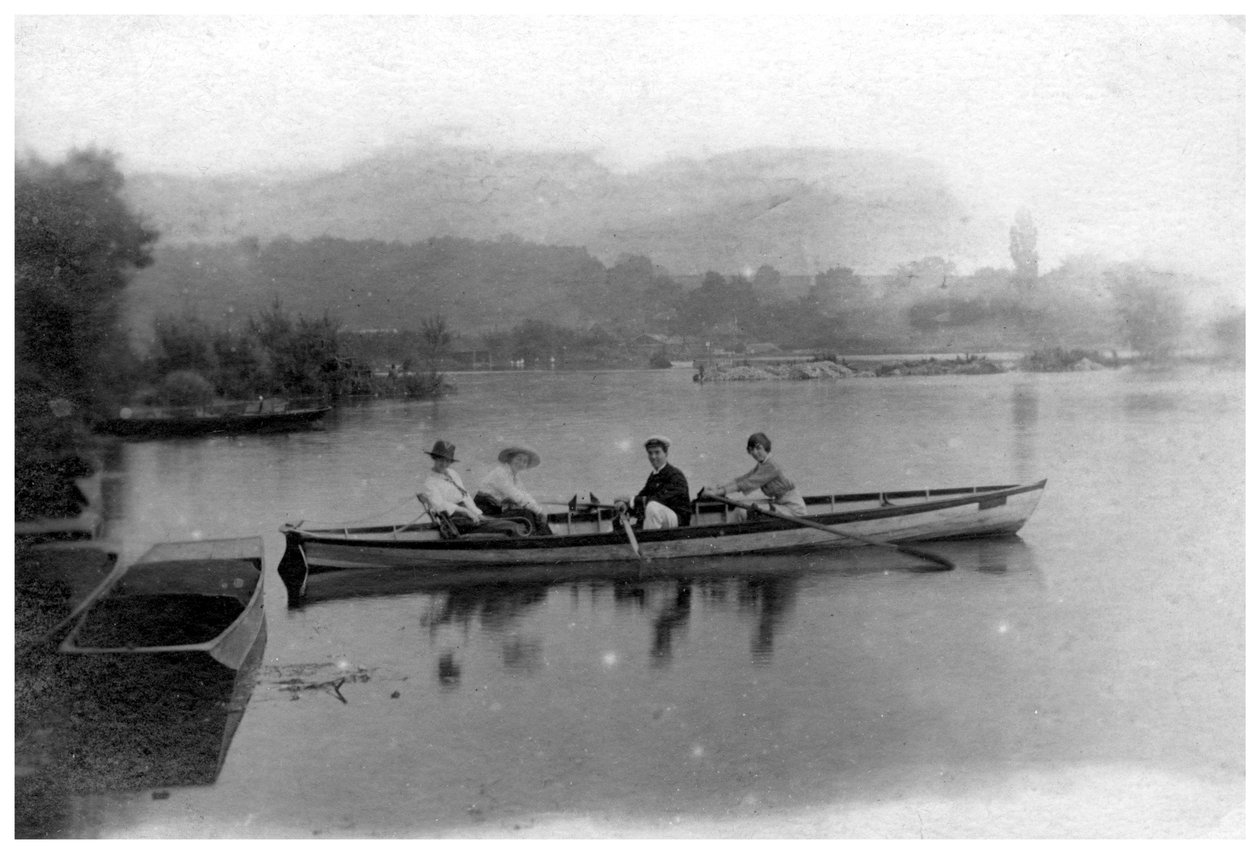Rodd på en sjö, c1900-1919 av Unbekannt