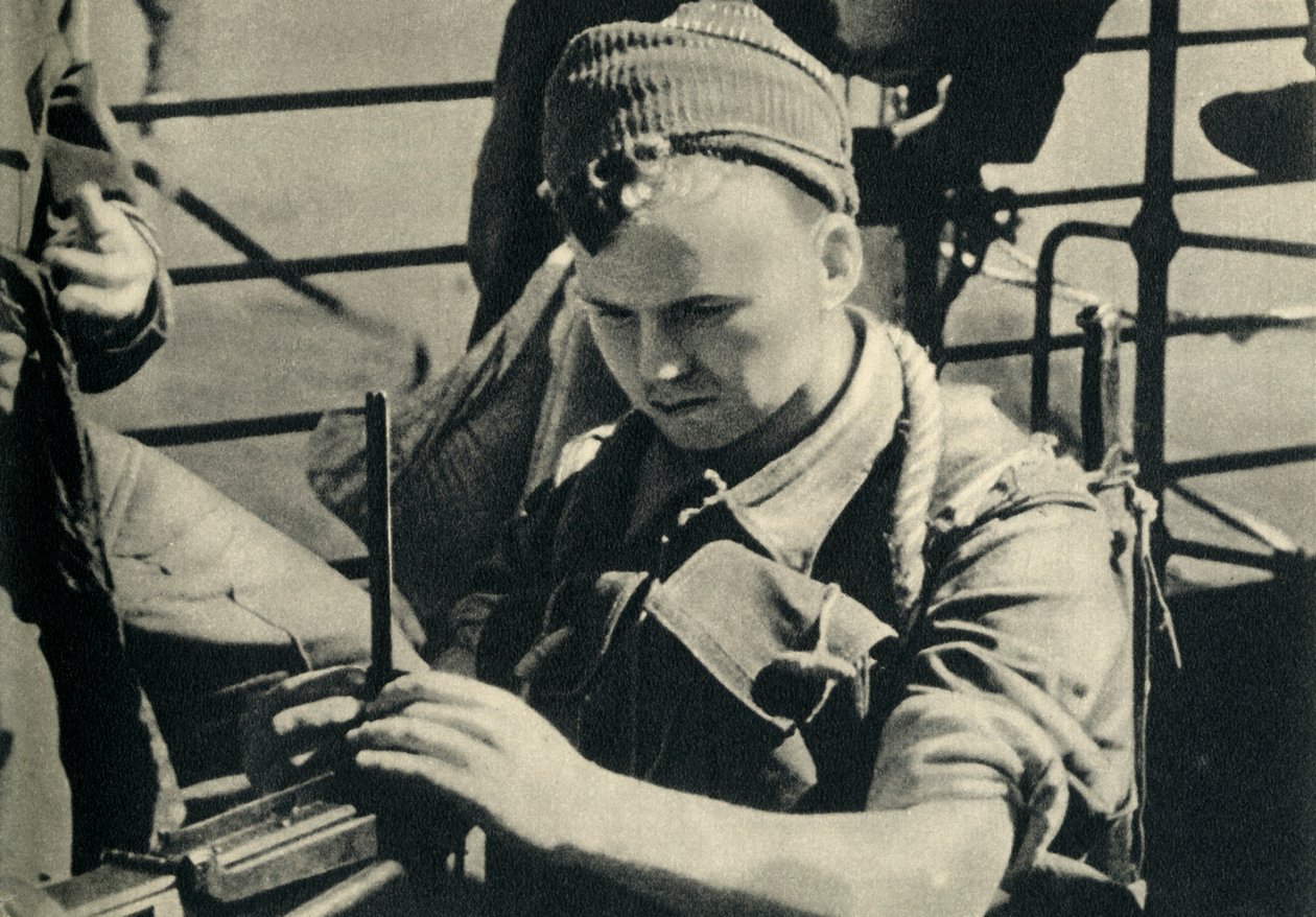 Royal Marine kontrollerar sitt maskingevär, andra världskriget, c1939-c1943 1944. av Unbekannt