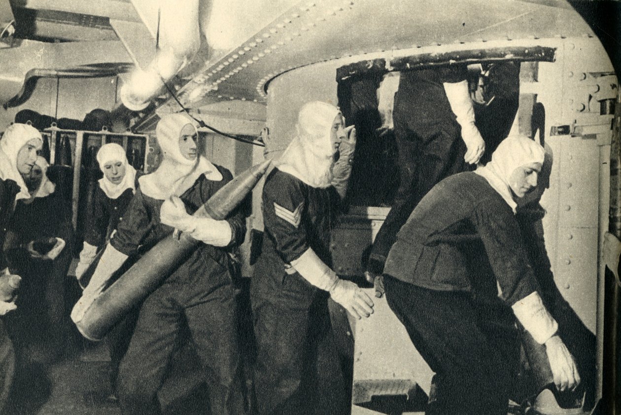 Royal Marines hanterar ammunition ombord på HMS Illustrious, andra världskriget, c1939-c1943 1944. av Unbekannt