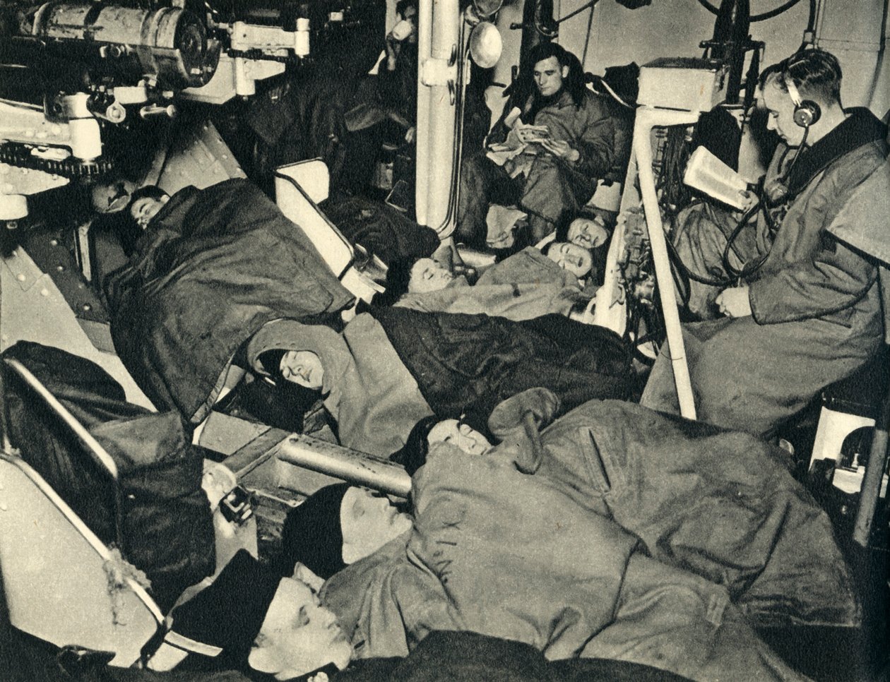 Royal Marines sover i gevärshuset på ett krigsfartyg, andra världskriget, c1939-c1943 1944. av Unbekannt