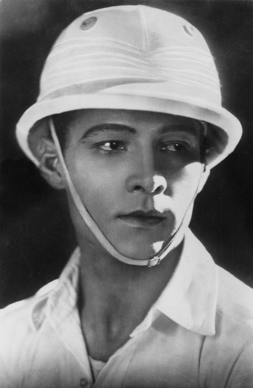 Rudolph Valentino 1895-1926, italiensk skådespelare, ca 1920-talet av Unbekannt