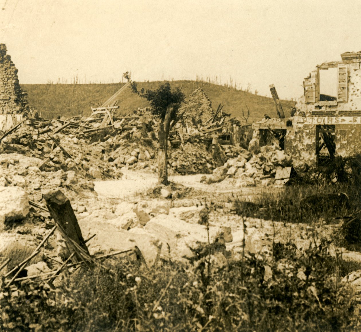 Förstörda byggnader, Chavignon, norra Frankrike, c1914-c1918 av Unbekannt