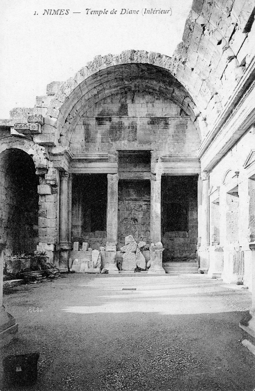 Förstörd interiör av det romerska Dianatemplet, Nimes, Frankrike, 1900-talet av Unbekannt