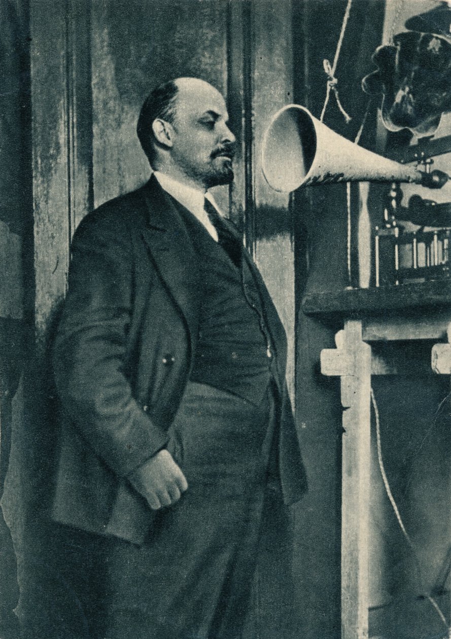Den ryske bolsjevikledaren Vladimir Lenin vid en radioinspelning i Kreml, Moskva, Ryssland, 1919 av Unbekannt