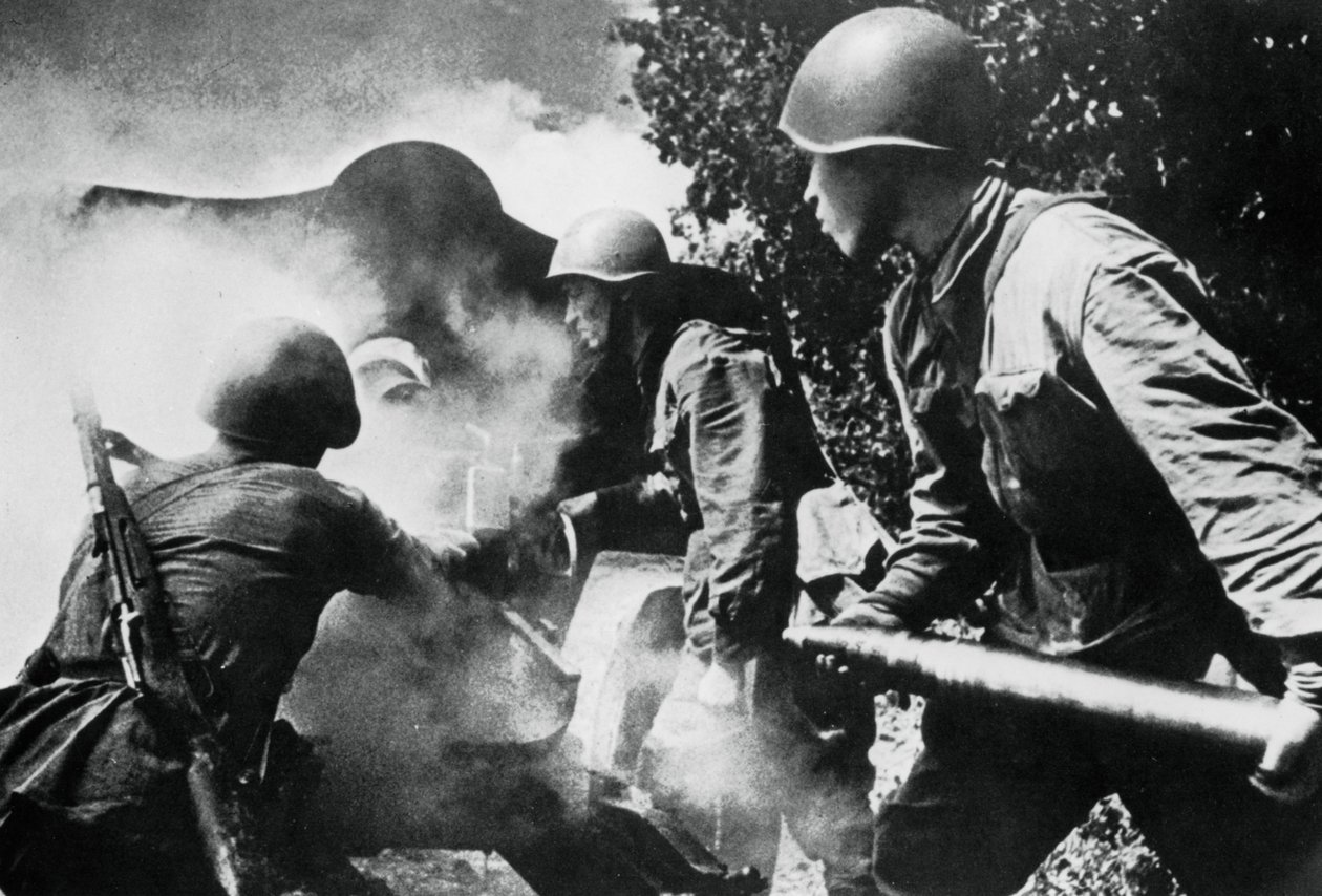 Ryskt artilleri i aktion, östfronten, 1943 av Unbekannt