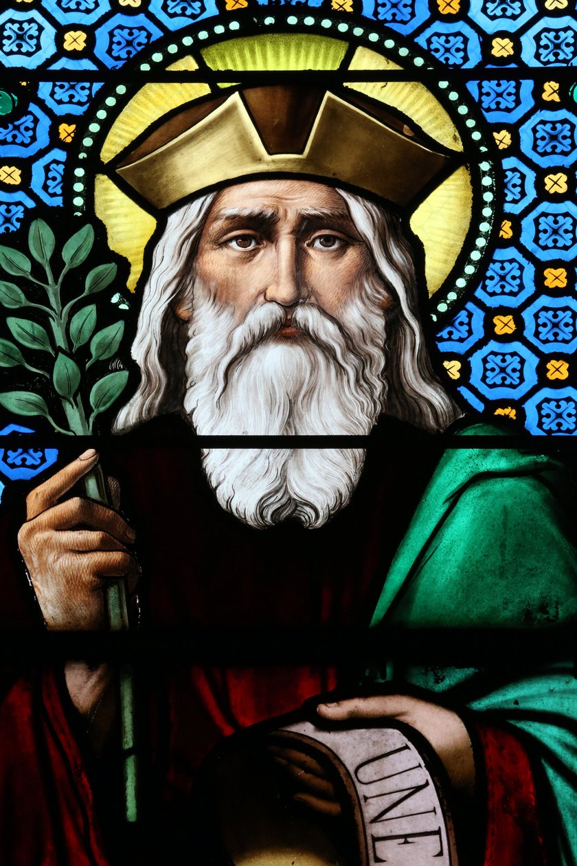 Heliga hjärtats kyrka. Fönster i målat glas. Jesaja var den judiska profeten från 800-talet fvt som gav sitt namn till Jesajas bok, 20160604, Moulins, Frankrike av Unbekannt