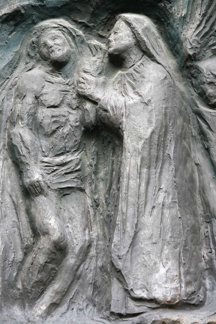 Saint-Pierre de Montmartre kyrka: Notre Dame dörrskulptur: Jesus avsätts av korset, Paris, Frankrike av Unbekannt