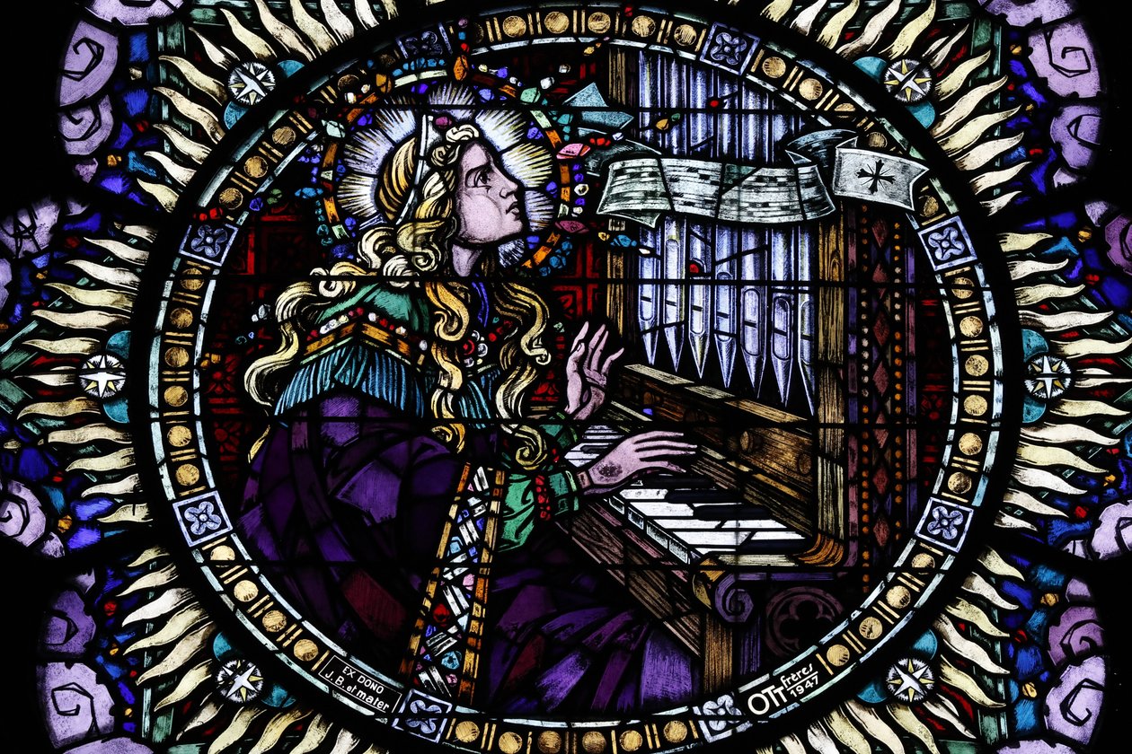 St Peter den yngre katolska kyrkan. Rose fönster. Sancta Cecilia, musikernas skyddshelgon. Strasbourg. Frankrike. av Unbekannt