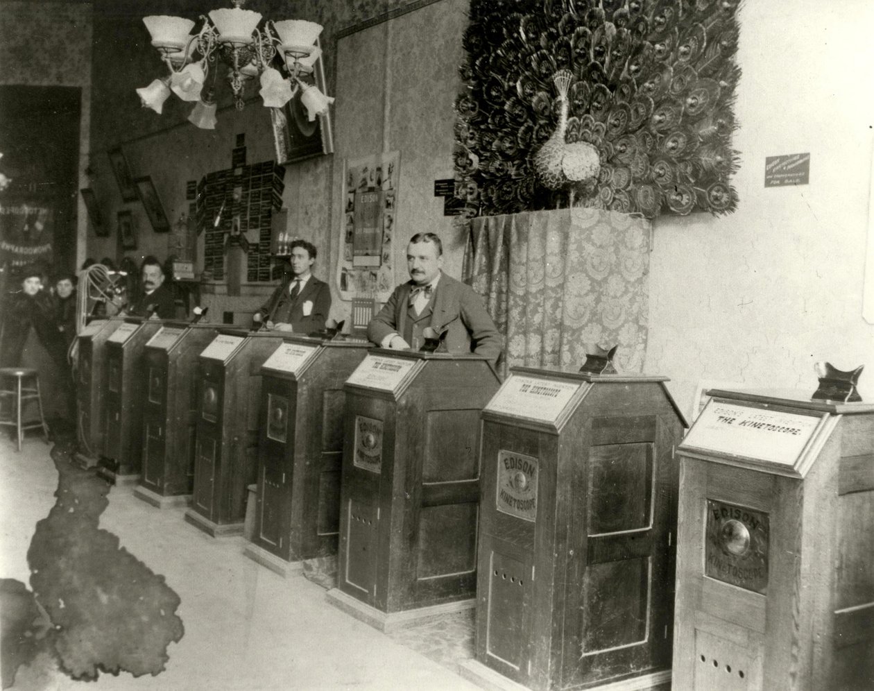 San Francisco Parlor med kinetoskop, 1894-1895 av Unbekannt