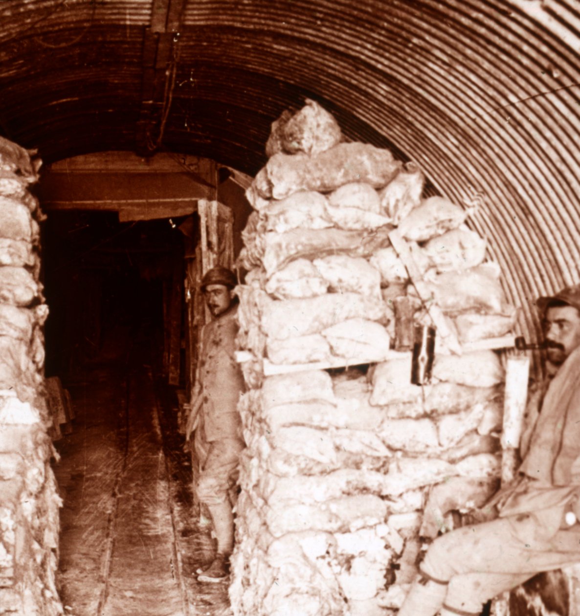 Sandsäcksingång, Champagne, Frankrike, c1914-c1918 av Unbekannt