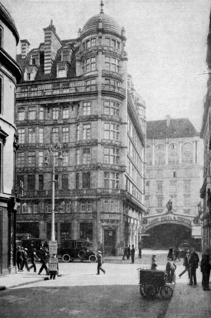 Savoy Hotel and Theatre tvärs över Stranden från Norfolk Street, London, c1930-talet av Unbekannt