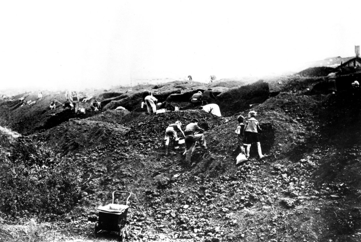 Sökande efter bränsle, Argenteuil, tyskockuperade Paris, september 1940 av Unbekannt
